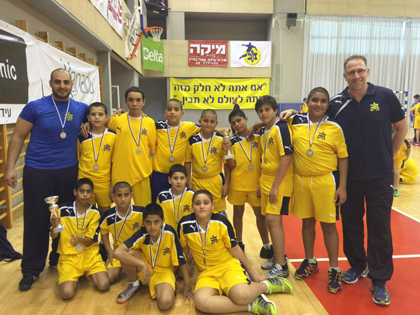  بالصور: فريق مدرسة حسن عرفة يحصل على المرتبة الثانية في دوري كرة اليد 